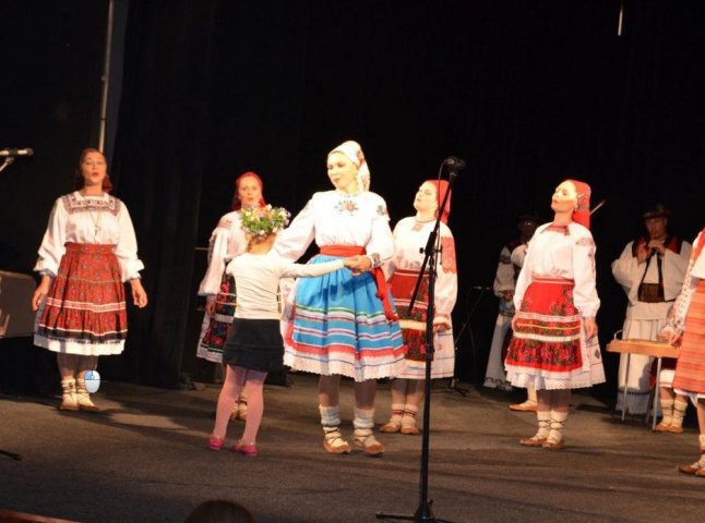 З нагоди 30-літнього ювілею ансамбль «Ужгород» виступив з яскравим концертом