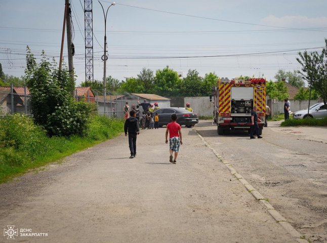Вогнеборці розповіли про пожежу, яку гасили в Ужгороді