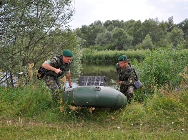 Прикордонники затримали чергову партію контрабандних сигарет