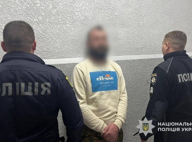 Правоохоронці затримали чоловіка, який продавав в області зброю