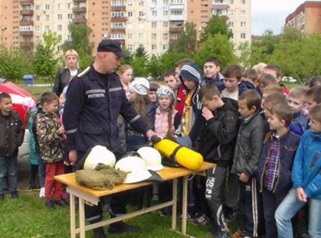 Ужгородські школярі відзначили День цивільного захисту