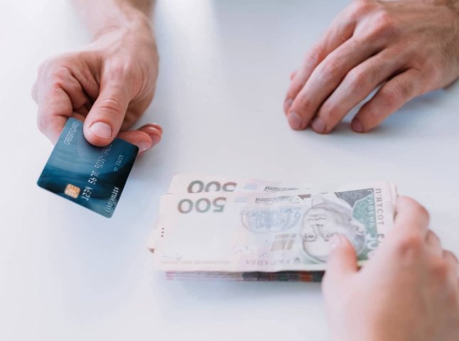 1000 гривень буде до 24 серпня, а пізніше доплатять: як даватимуть допомогу цього місяця