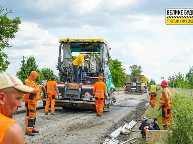 «Велике будівництво» на Закарпатті: триває ремонт дороги між двома селами