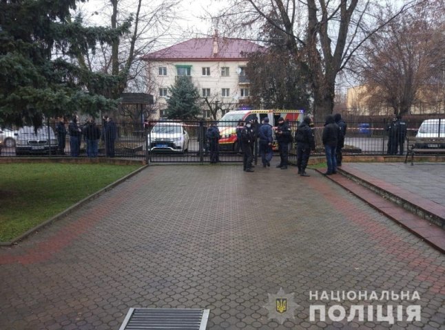 Правоохоронці встановлюють особу аноніма, який повідомив про замінування суду