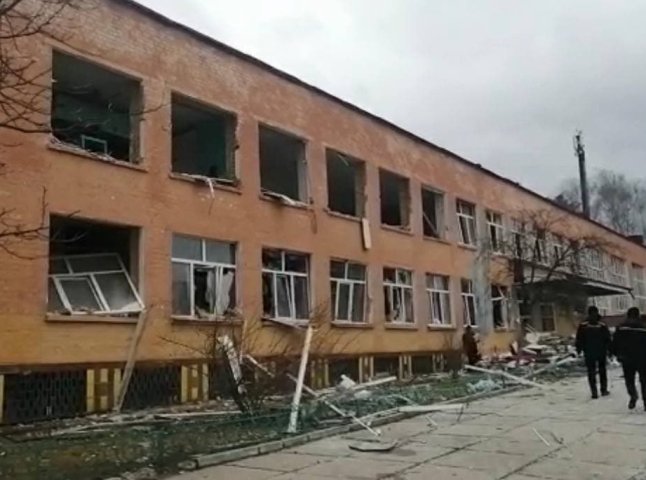 У Чернігові російська авіація обстріляла 2 школи і приватні будинки. Є загиблі