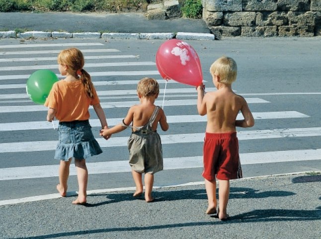 Напередодні навчального року дітям нагадають правила поведінки на дорозі