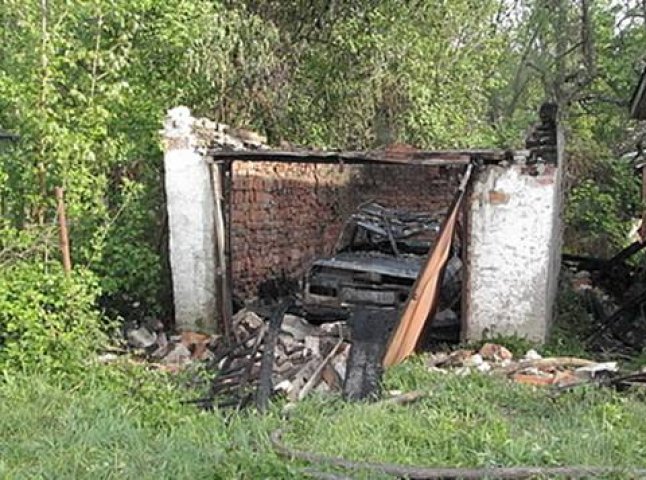 На Ужгородщині 10-річний хлопчик спалив сусіду автомобіль (ФОТОФАКТ)