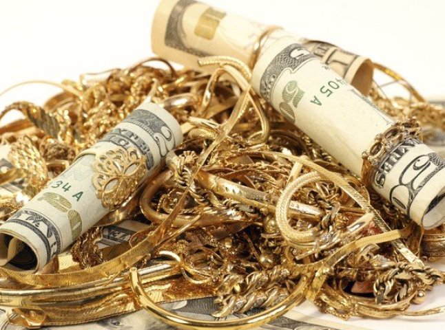 Чергова крадіжка грошей та золотих виробів: цей раз на Ужгородщині