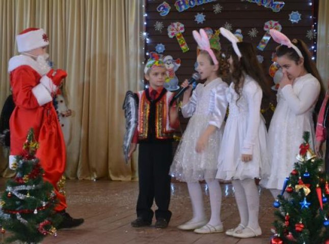 Школярі Ільниці відзначили Новий рік (ФОТО)