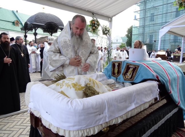 У похованні Блаженнішого Митрополита Володимира прийняв участь також владика Феодор