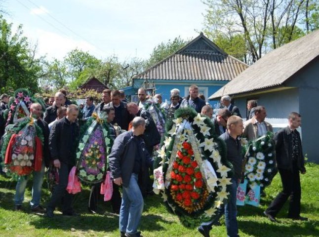 На Берегівщині поховали вбитого у зоні АТО закарпатця