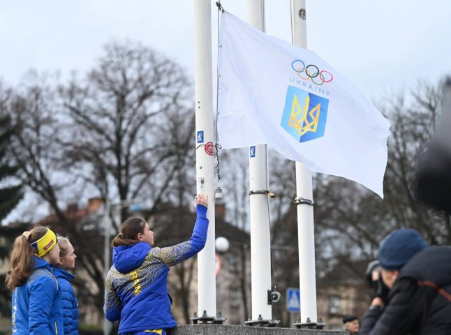 В Ужгороді підняли Олімпійський прапор з нагоди відкриття змагань