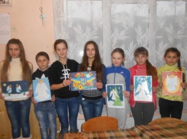 Школярі Дубового подарували воїнам АТО власні малюнки