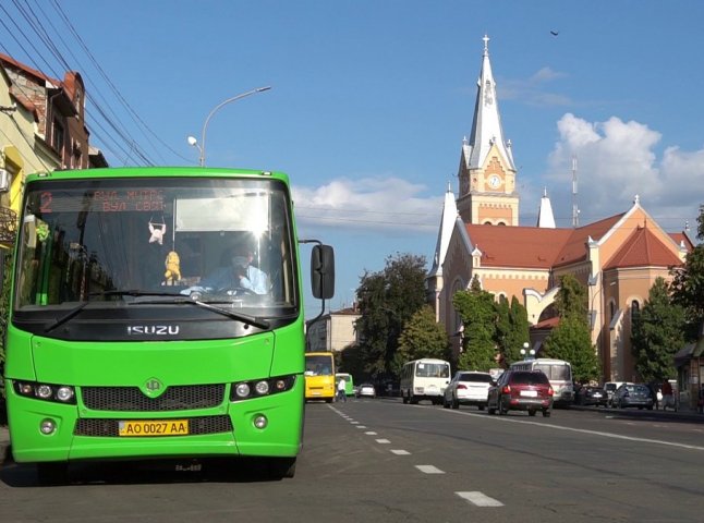 У Мукачеві сьогодні курсуватиме додатковий автобус: графік руху