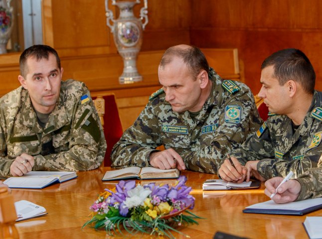 В Ужгороді обговорювали варіанти допомоги закарпатським військовим у зоні АТО
