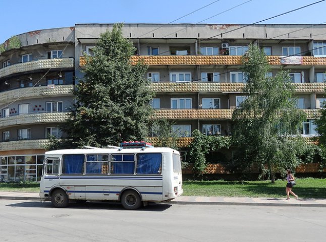 Жителі Хустщини бідкаються: маршрутки подорожчали, зарплати – без змін…