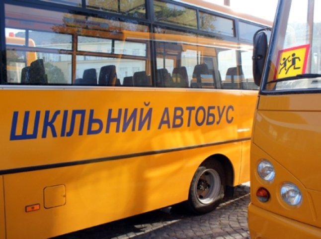 Мукачівські школи отримали нові автобуси для перевезення школярів (ФОТО)