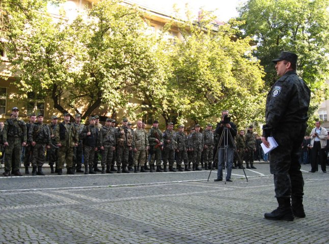 Урочисто та з молитвою – в Ужгороді проводжали закарпатських міліціонерів у зону АТО (ФОТО)