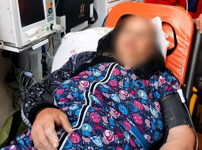Напад стався прямо в дворі: медики встигли до постраждалої у Міжгір’ї