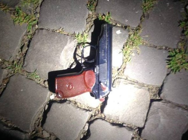 В одному з ресторанів Мукачева чоловік з пістолетом погрожував фізичною розправою