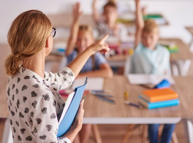 Вчителів поінформували, чи будуть збільшувати для них тижневе навантаження