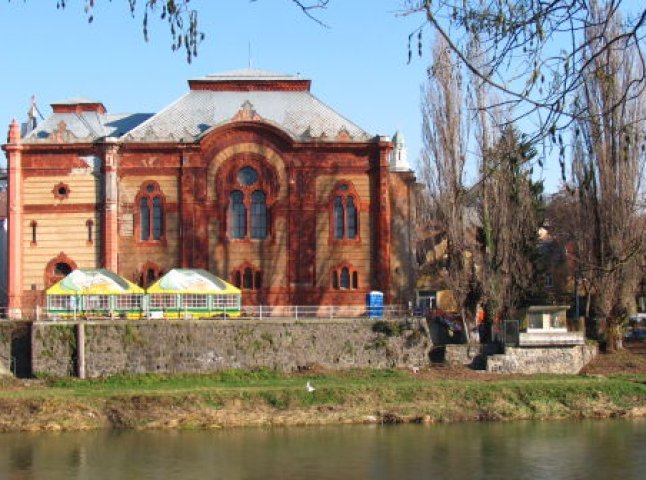Колишню ужгородську синагогу хочуть "освітити"
