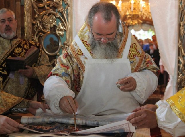 Керуючий Мукачівською єпархією освятив новий престол в селі Колодне