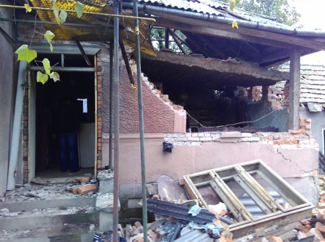 На Мукачівщині стався спалах газоповітряної суміші: власник будівлі отримав опіки