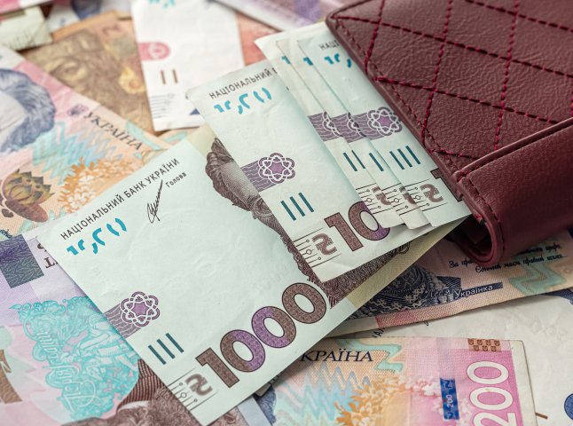 До кінця січня гроші на картку не нарахують: хто не отримає виплати