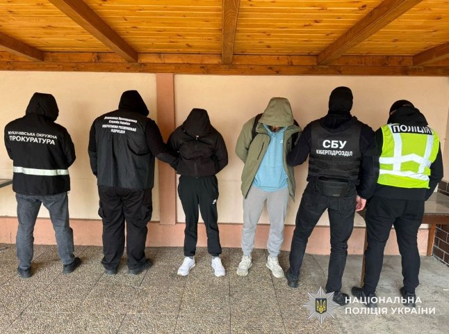 По 7 тисяч доларів із одного: в Мукачеві затримали гірського «гіда»