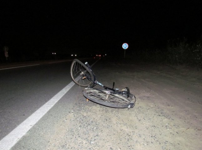 У Берегові під колесами іномарки трагічно загинув велосипедист