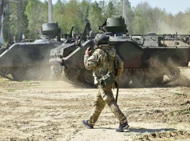 Розвідка повідомляє, що росія перекидає велику кількість військ на територію окупованого Криму