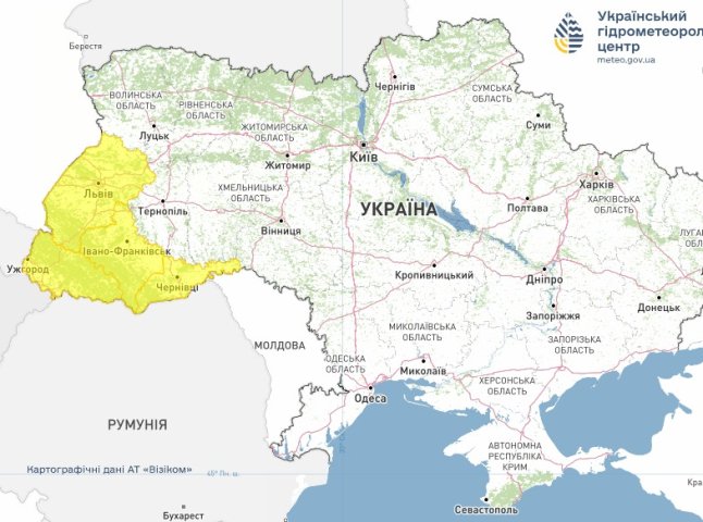 Синоптики попереджають закарпатців про посилення вітру, у горах – зі снігом