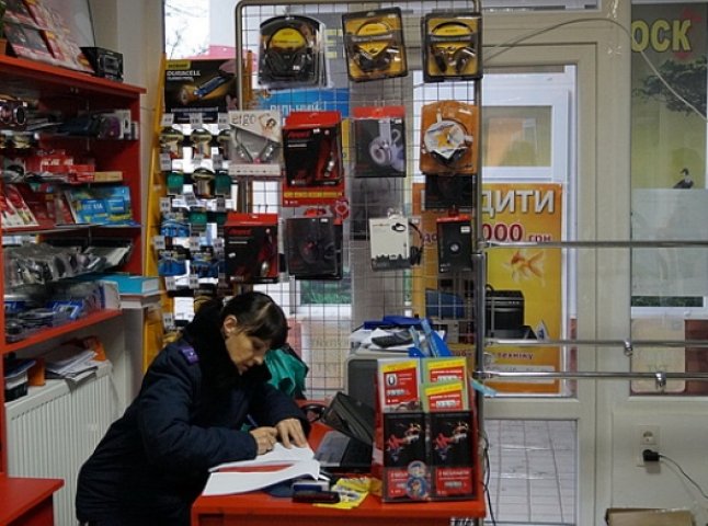 У Іршаві зловмисники пограбували магазин комп’ютерної техніки на близько 70 тисяч гривень