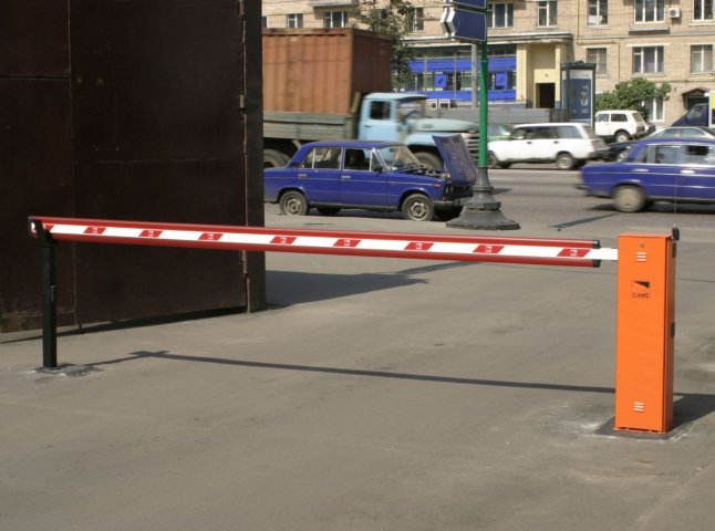 В Ужгороді є щонайменше 25 самовільно встановлених шлагбаумів