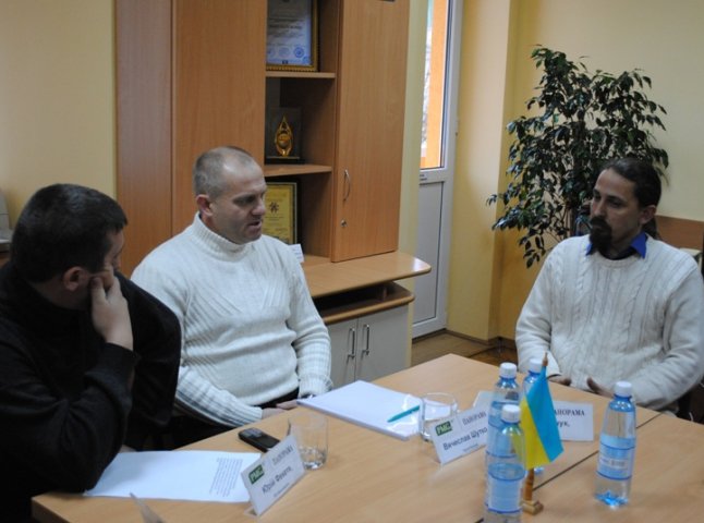 У Мукачеві обговорили питання доленосного вибору України: ЄС чи МС (ФОТО)