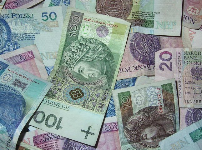 Українці в Польщі можуть отримати грошову допомогу
