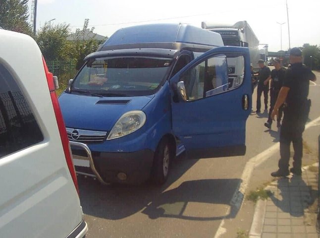 П’яний українець на мікроавтобусі проривався в Україну