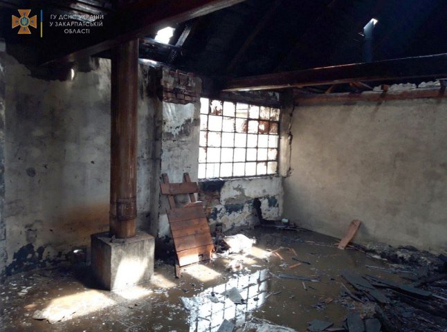 У Мукачеві рятувальники гасили пожежу, яка виникла в пекарні