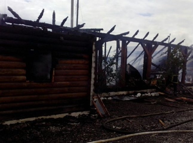 Нові деталі пожежі у Солотвині: горіла тераса кафе