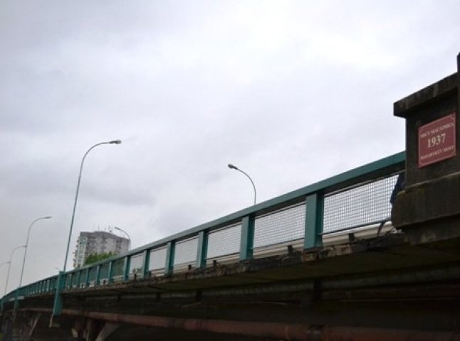 Цієї суботи буде обмежений рух на транспортному мосту в Ужгороді