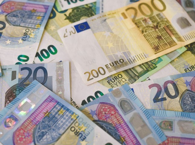 Курс валют в обмінниках: скільки коштує долар та євро 20 травня