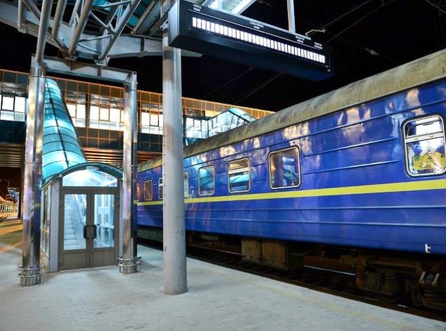 На період новорічних і різдвяних свят "Укрзалізниця" призначила додатковий потяг з Одеси до Ужгорода