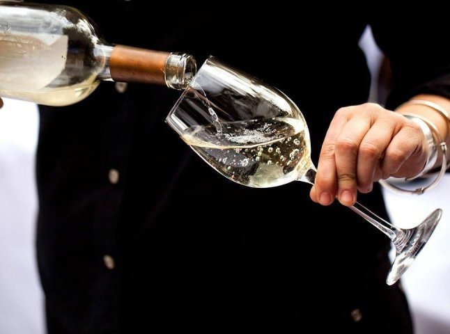 У Мукачеві обиратимуть найкраще вино у рамках конкурсу «Червоне вино 2024»