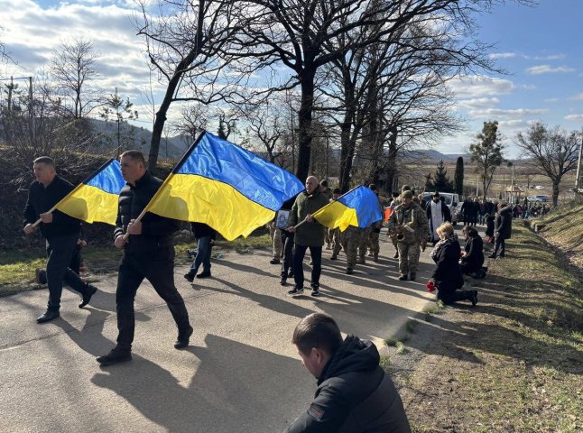 У селі Вільховиця Чинадіївської громади поховали загиблого на війні Героя