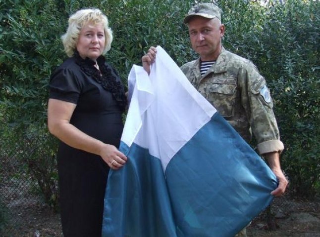 Боєць АТО подарував двом школам Закарпаття бойові "сувеніри"