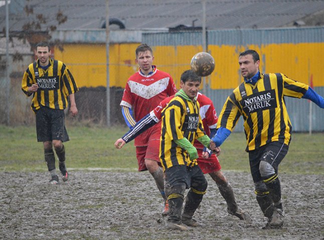 У надпринциповому дербі Ужгородщини перемогли футболісти з обласного центру