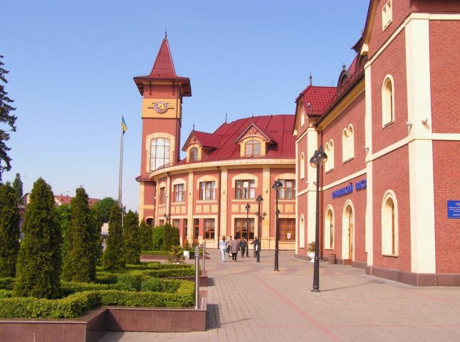 "Вокзал замінований і буде підірваний", – невідомий в Ужгороді знову перелякав містян