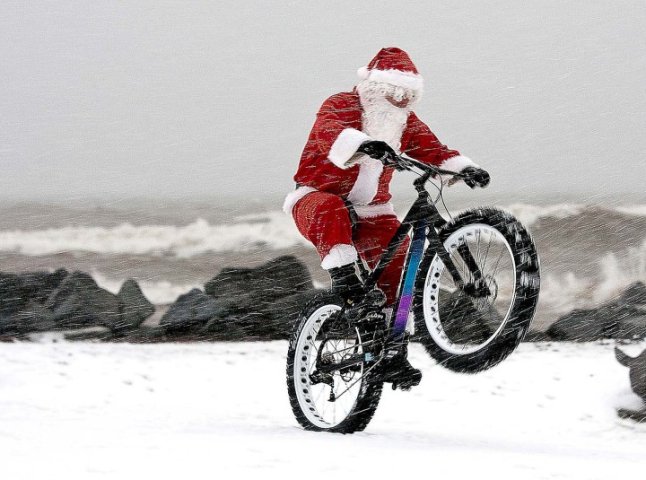 У Хусті Санта-Клауси влаштують велопробіг