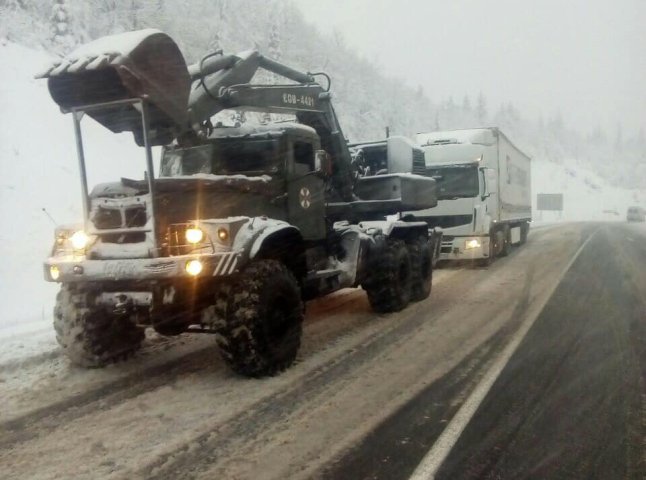 Наслідки негоди на Закарпатті: автотраси заблоковані, 19 населених пунктів без світла 